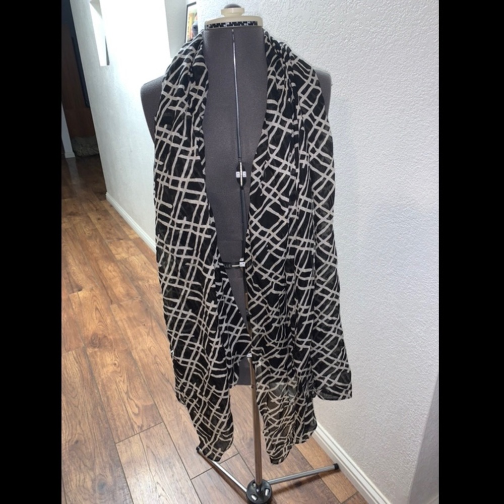 Black and White Abstract Striped Scarf